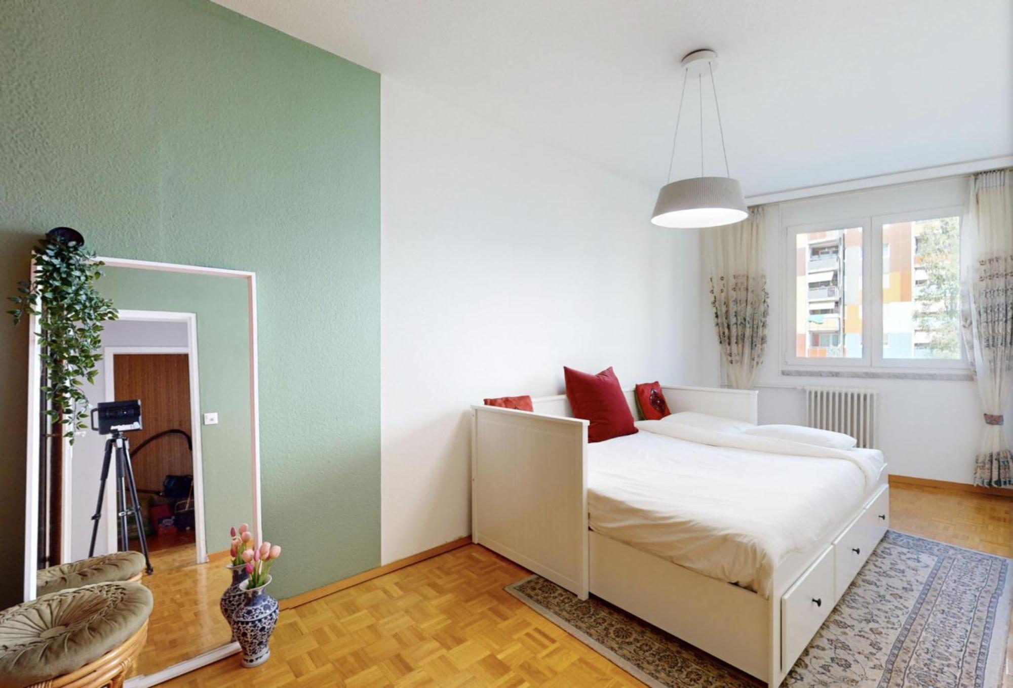 Apartment Spacious Two-bedroom *